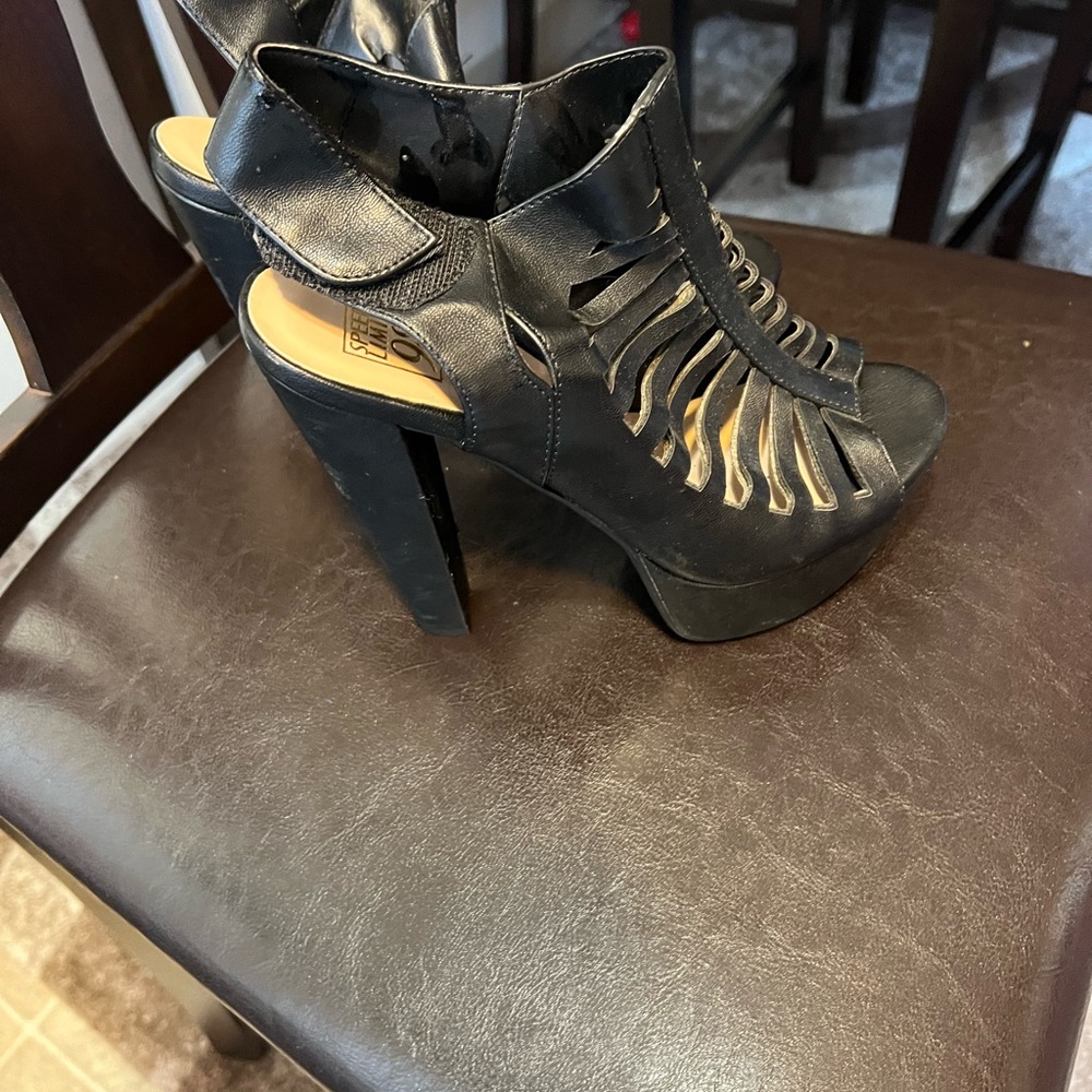 Speed Limit 98 Black Strappy Heels